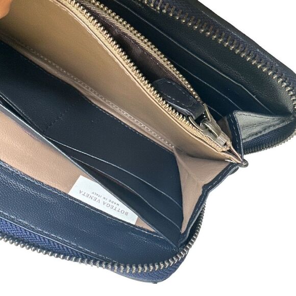 BOTTEGA VENETA Intrecciato Navy Leather Wallet - Picture 4 of 11